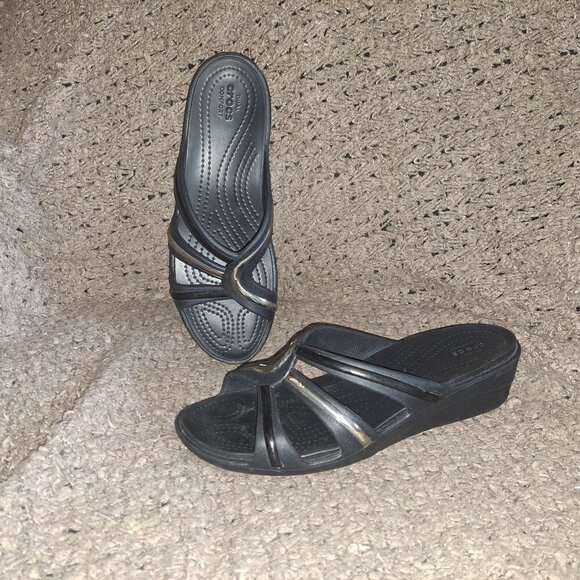 CROCS-Sanrah Metalblock Strappy Wedge Sandals-Black/Silver-Sz 10-NWOB - Picture 1 of 7